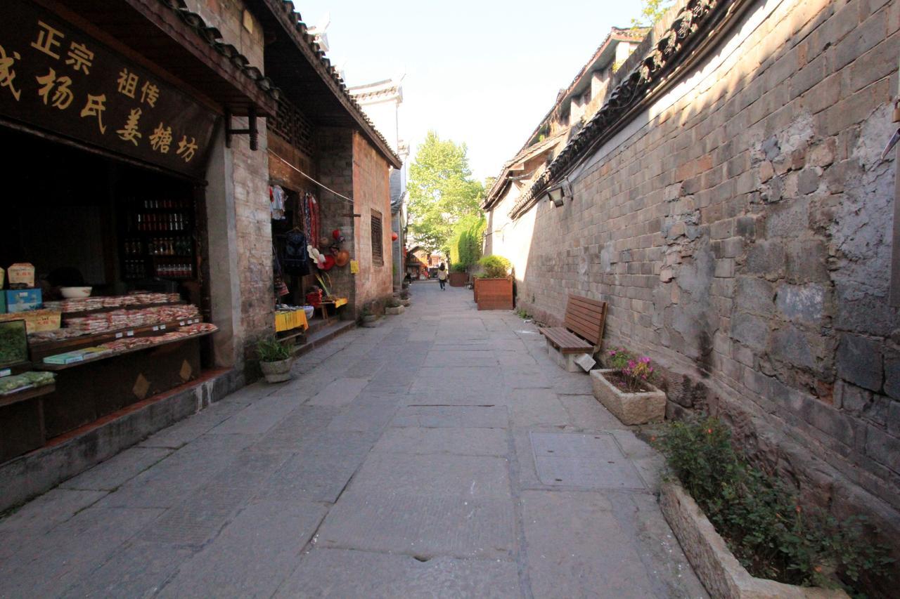 凤凰 又 见 Qing 檐 民宿 Hotel Exterior photo